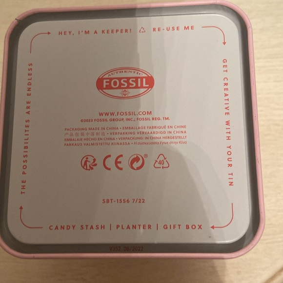Fossil Tin Gift Box - Picture 4 of 5